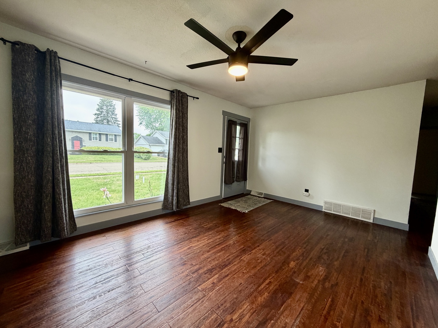 1612 Middle Road Property Photo 2