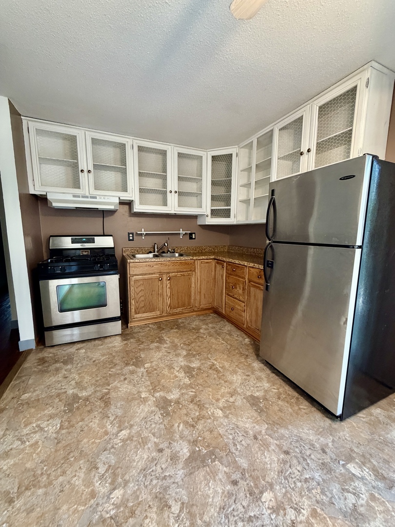 1612 Middle Road Property Photo 4