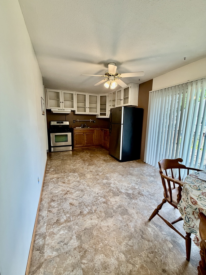 1612 Middle Road Property Photo 5