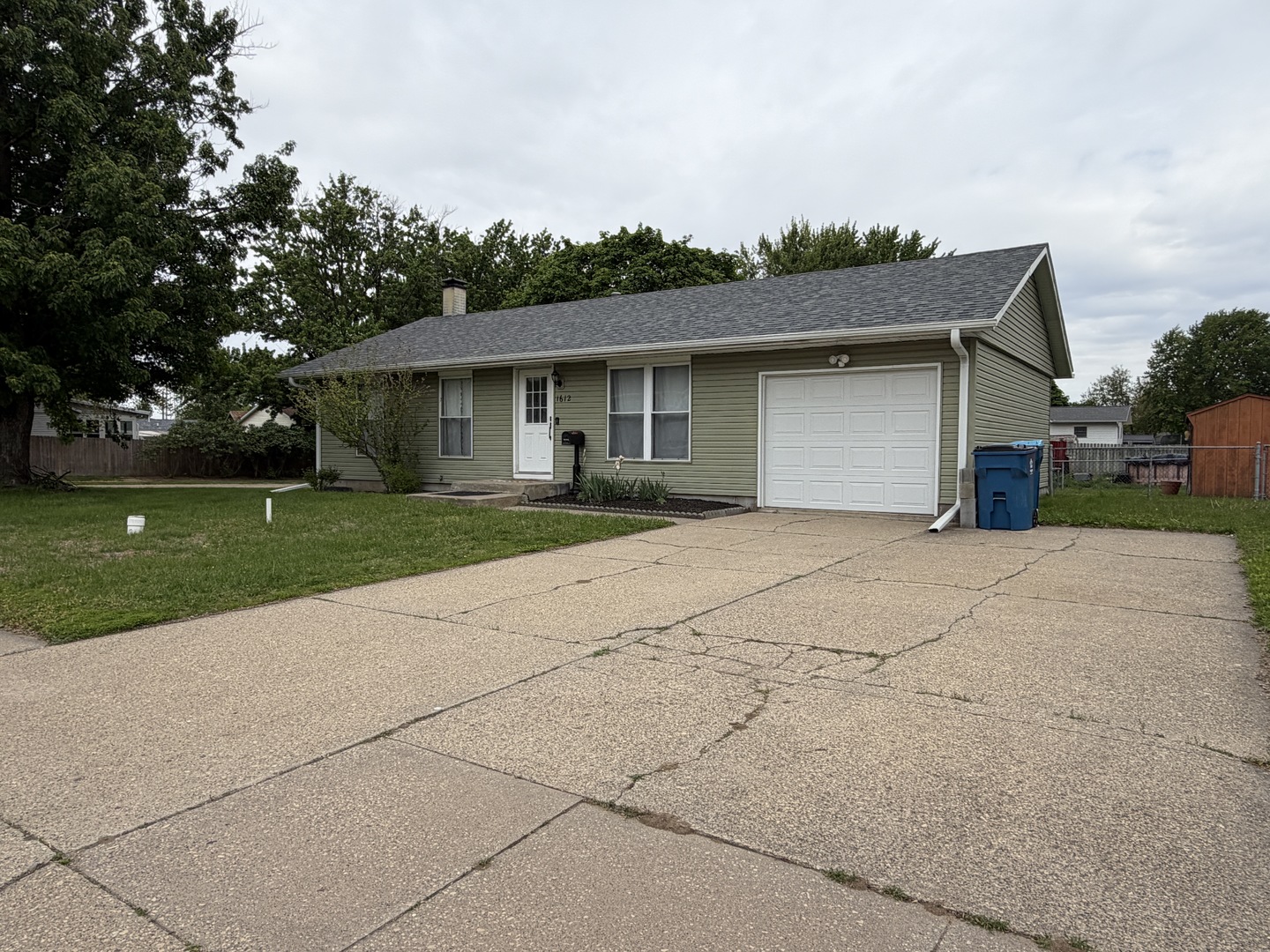 1612 Middle Road Property Photo 18