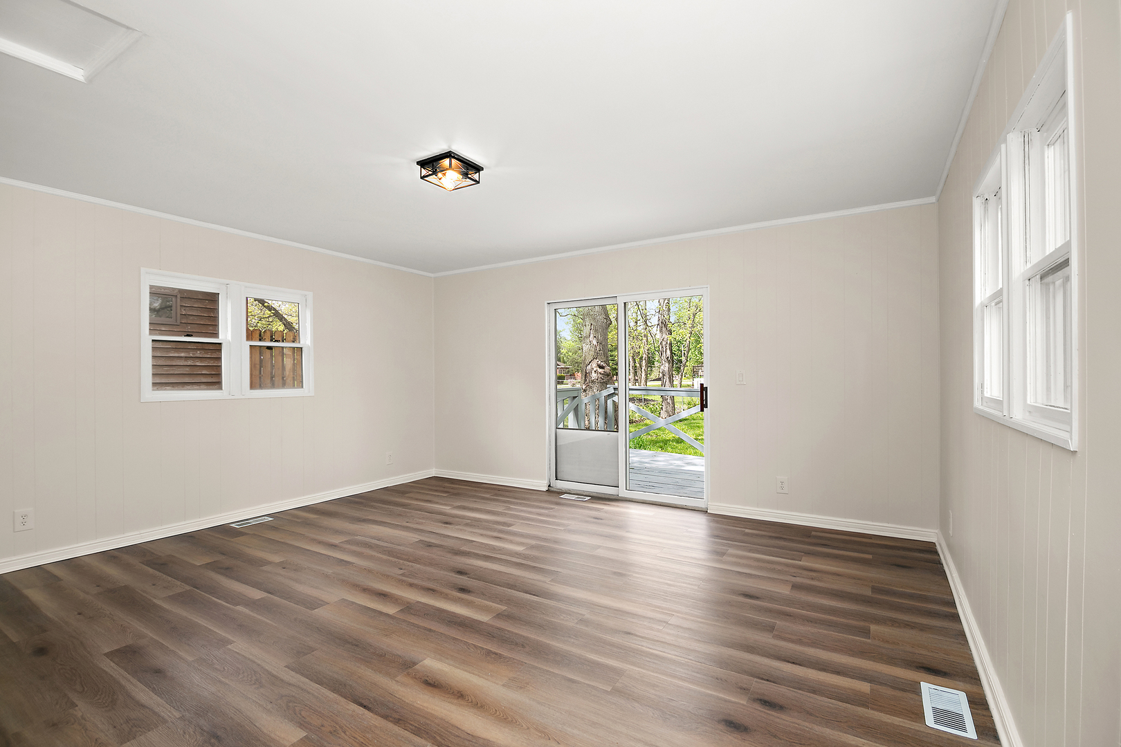 988 Spruce Lane Property Photo 7