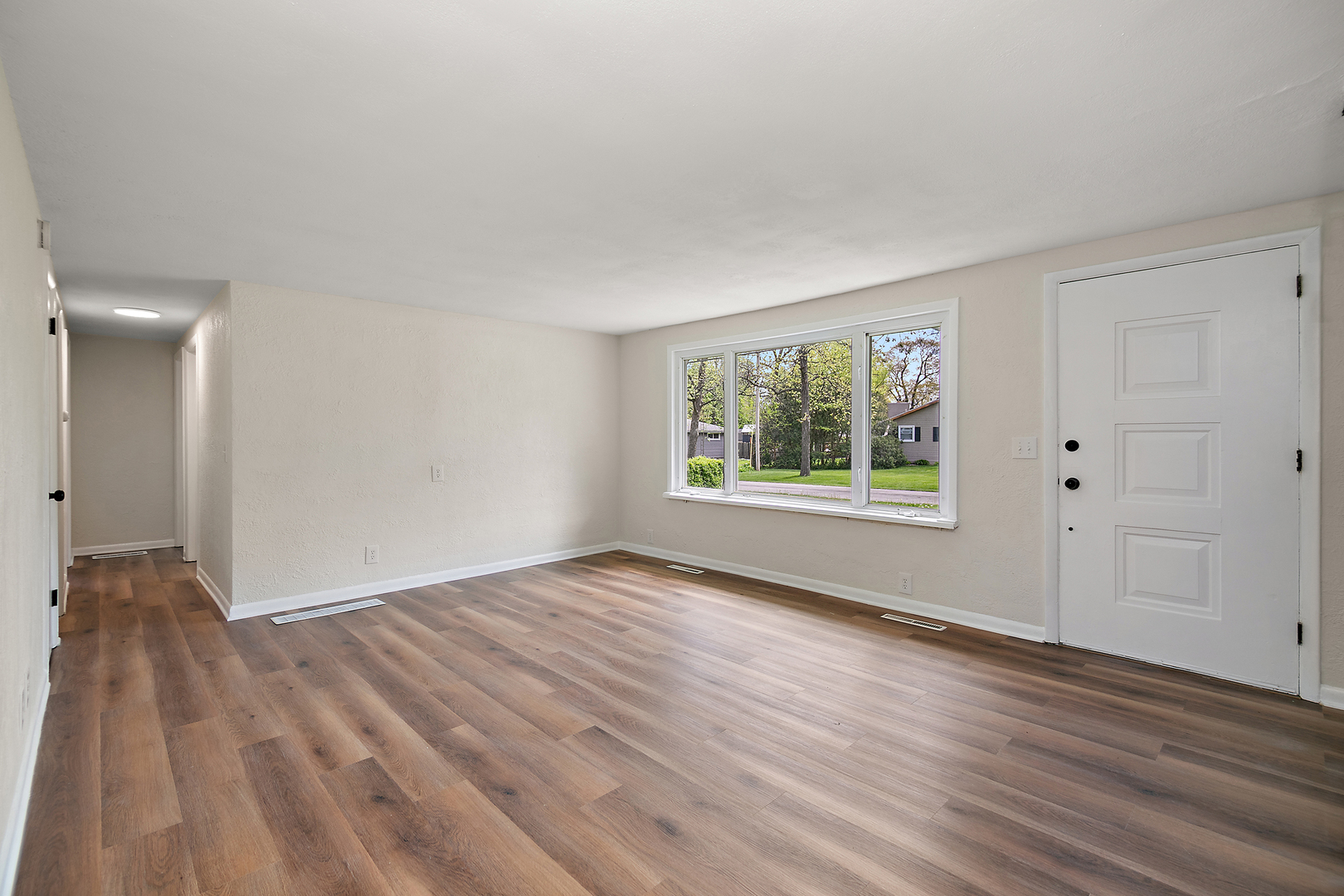 988 Spruce Lane Property Photo 8