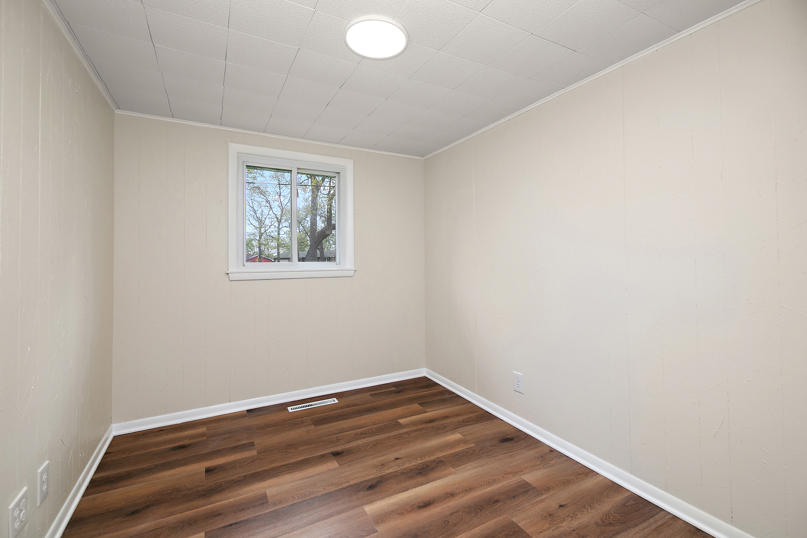 988 Spruce Lane Property Photo 12