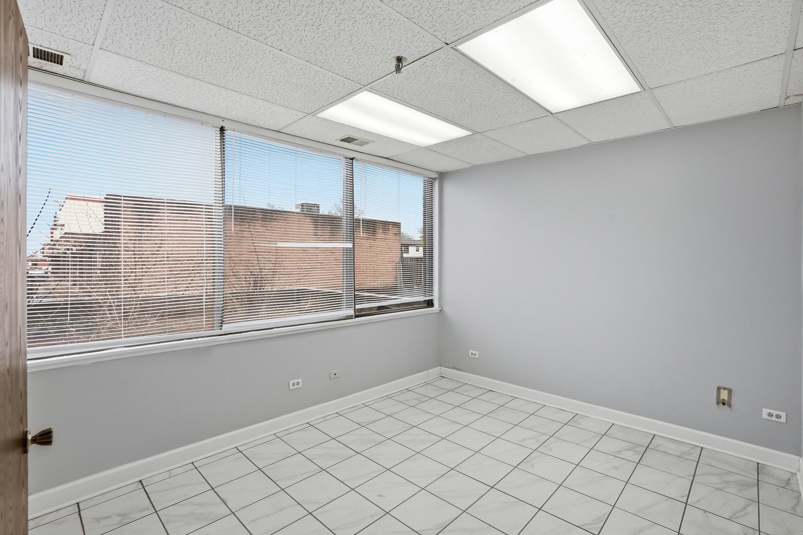 2071 Irving Park Road Property Photo 27