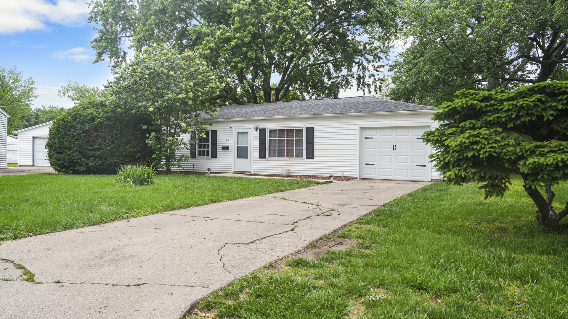 1107 N Highlands Drive Property Photo 1