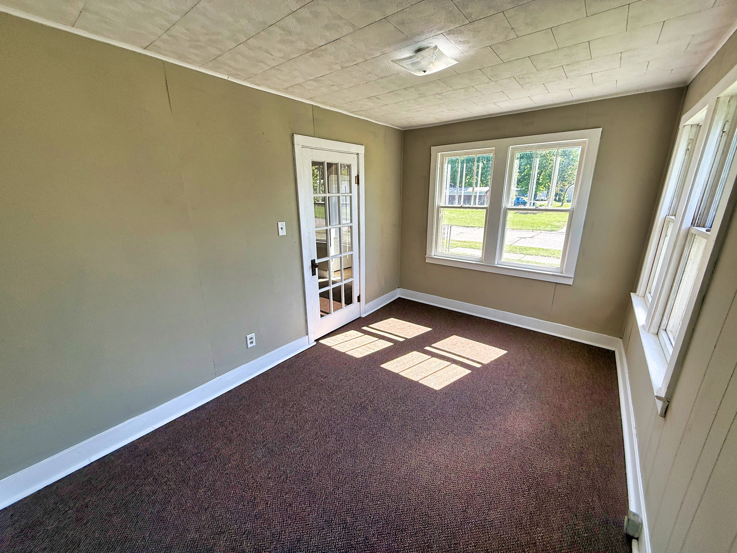 426 S Locust Street Property Photo 5