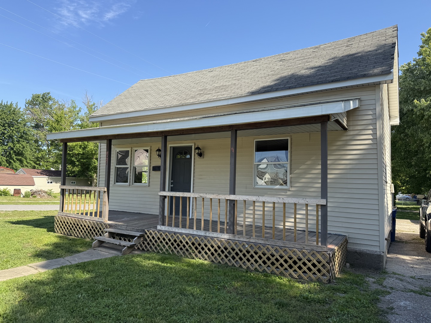 201 E Lindell Street Property Photo 2