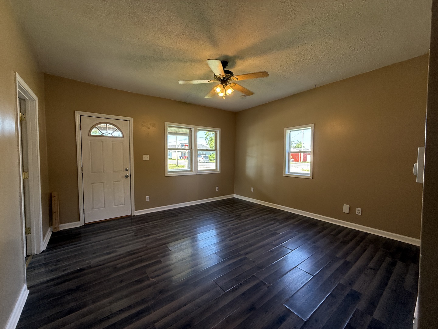201 E Lindell Street Property Photo 3