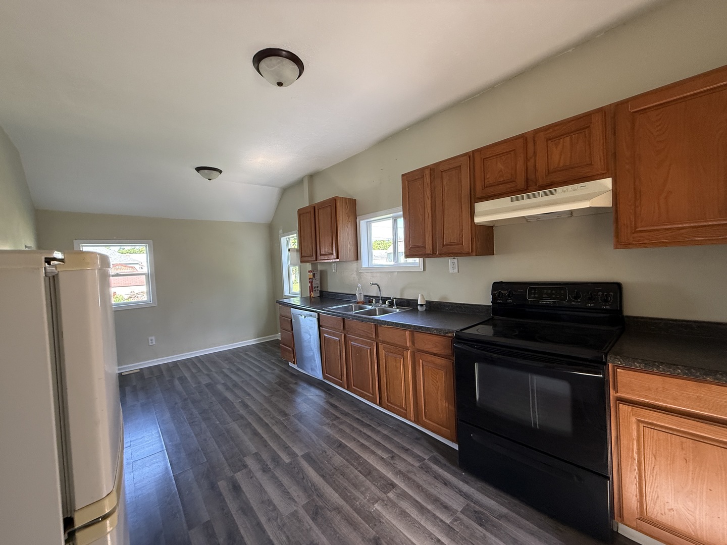 201 E Lindell Street Property Photo 6