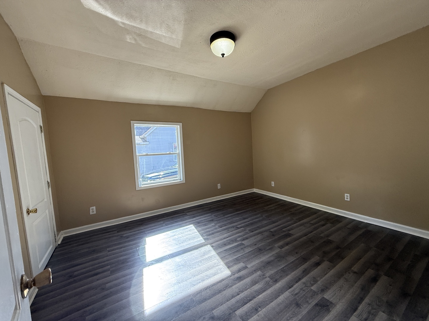 201 E Lindell Street Property Photo 7