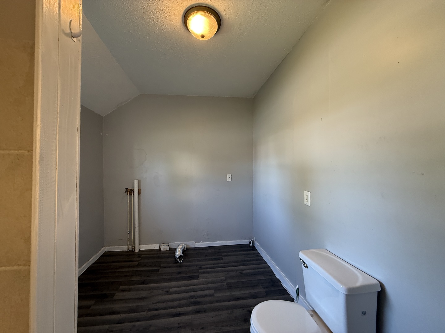 201 E Lindell Street Property Photo 9