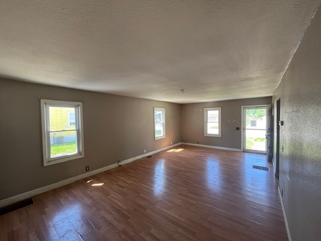 318 S Worth Street Property Photo 4