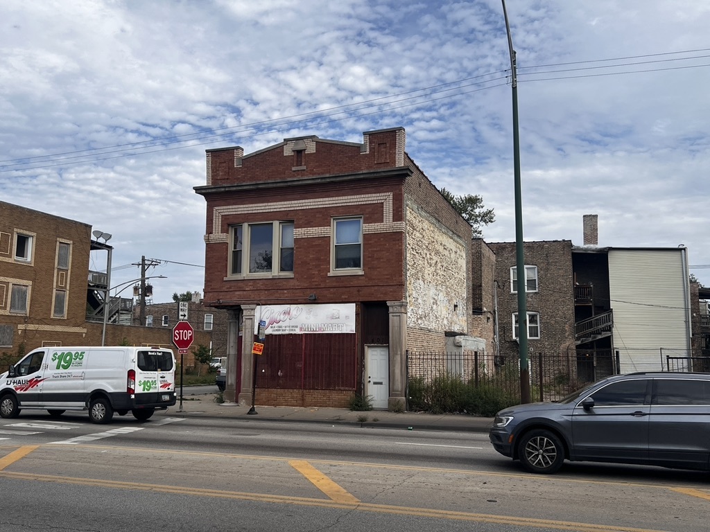 401 S Cicero Avenue Property Photo 1