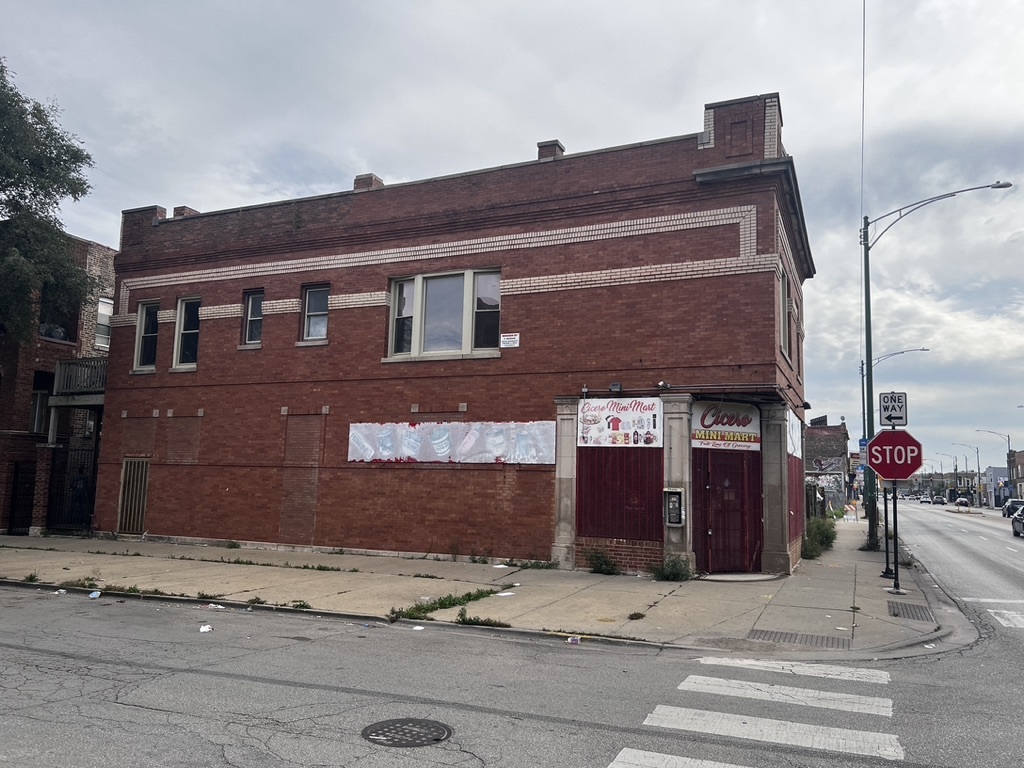 401 S Cicero Avenue Property Photo 2