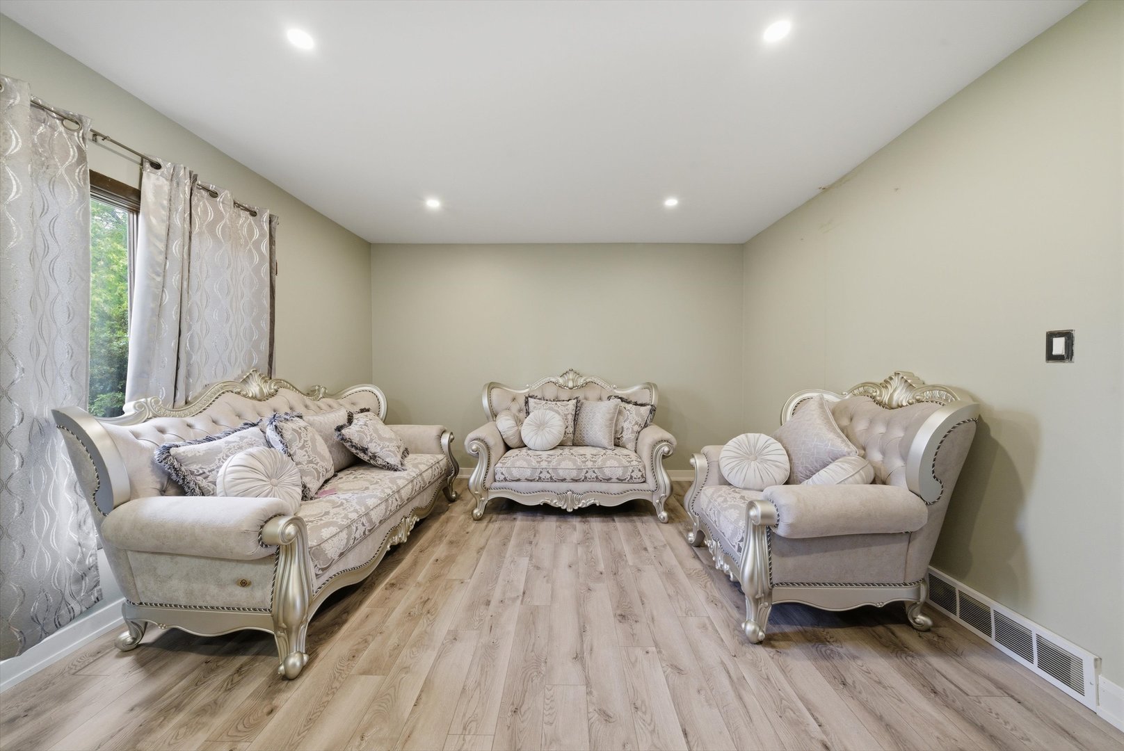 20 Ottawa Court Property Photo 7