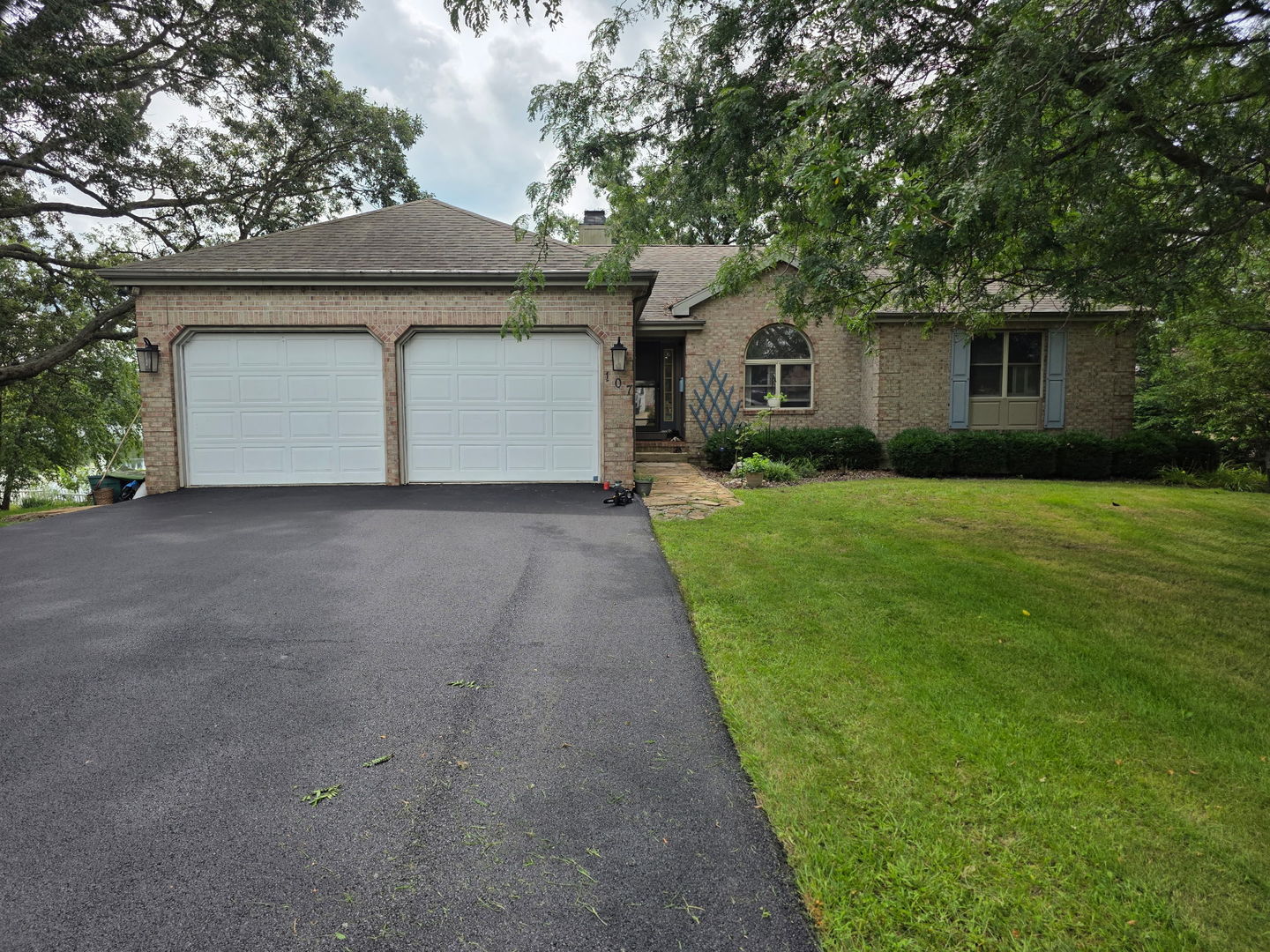 107 Comanche Trail Property Photo 1