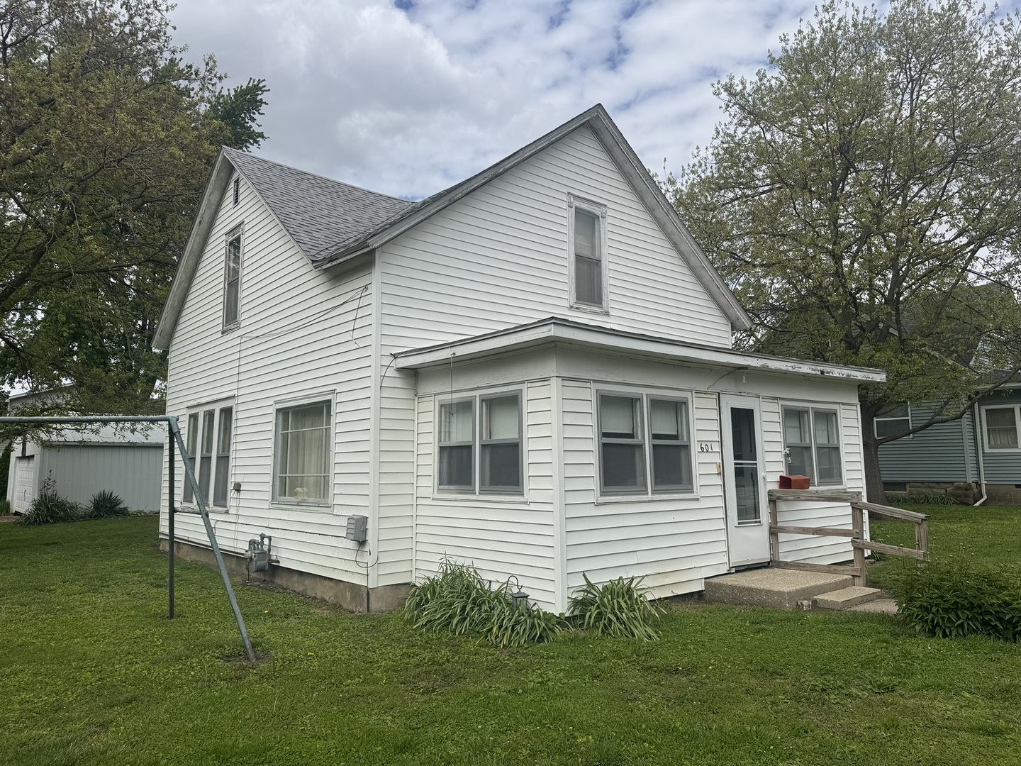 601 E Harrison Street Property Photo 1