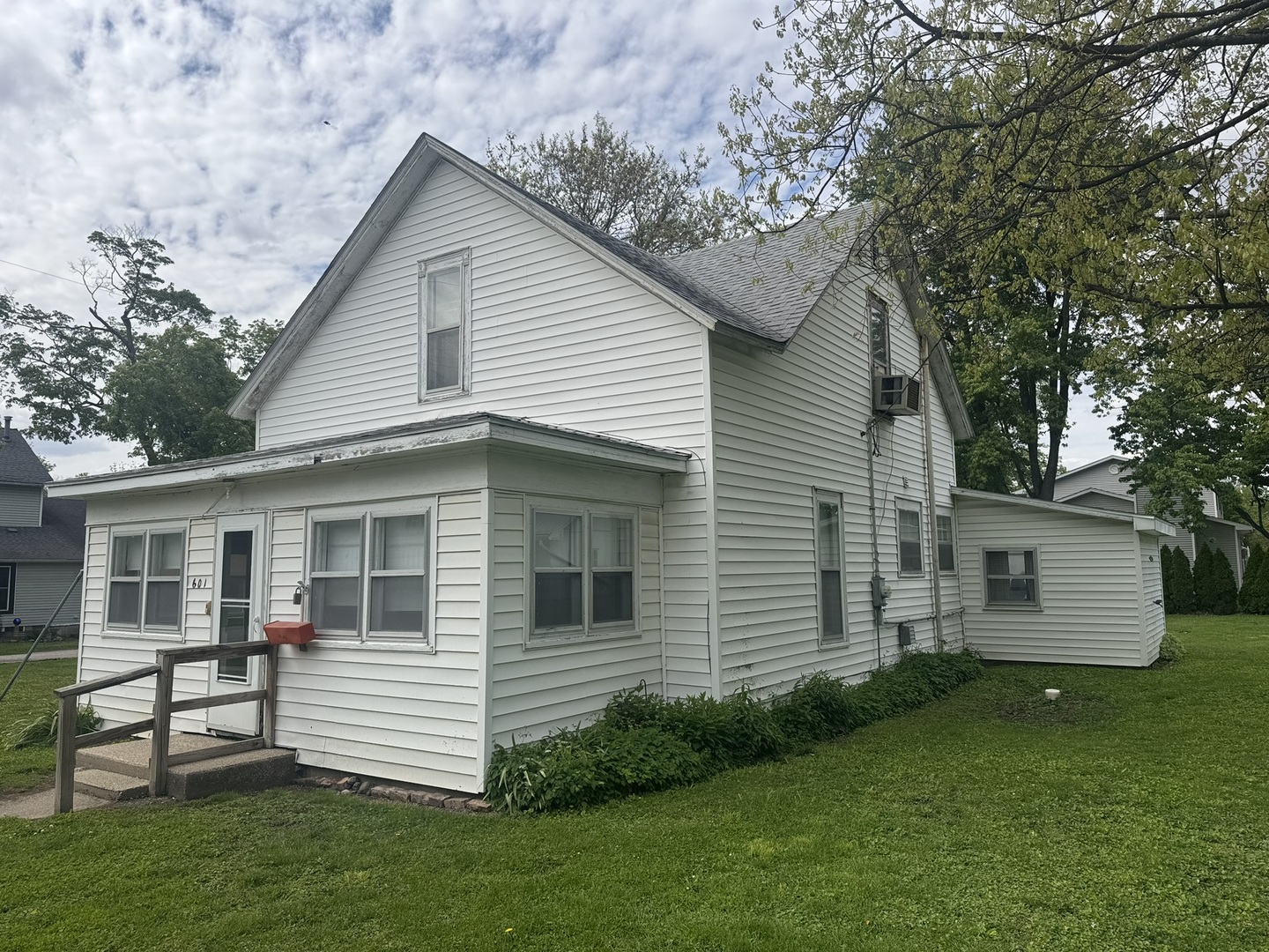 601 E Harrison Street Property Photo 2