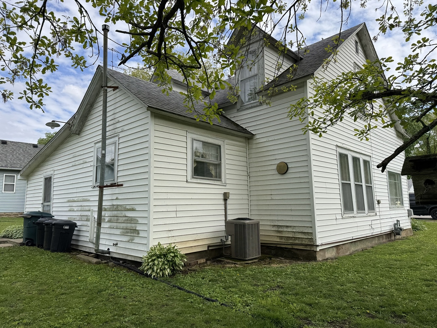 601 E Harrison Street Property Photo 4