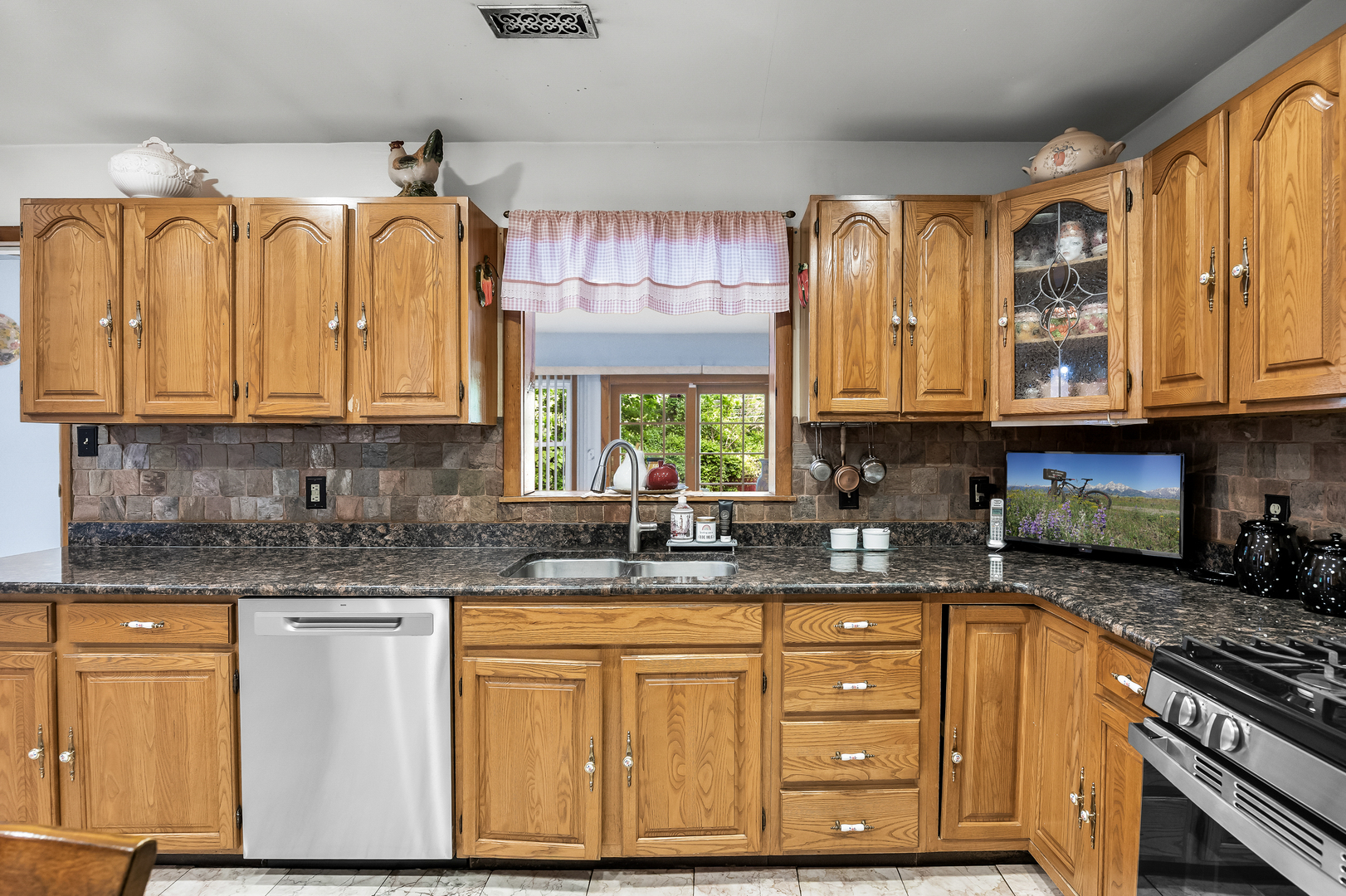 245 Ashland Avenue Property Photo 17
