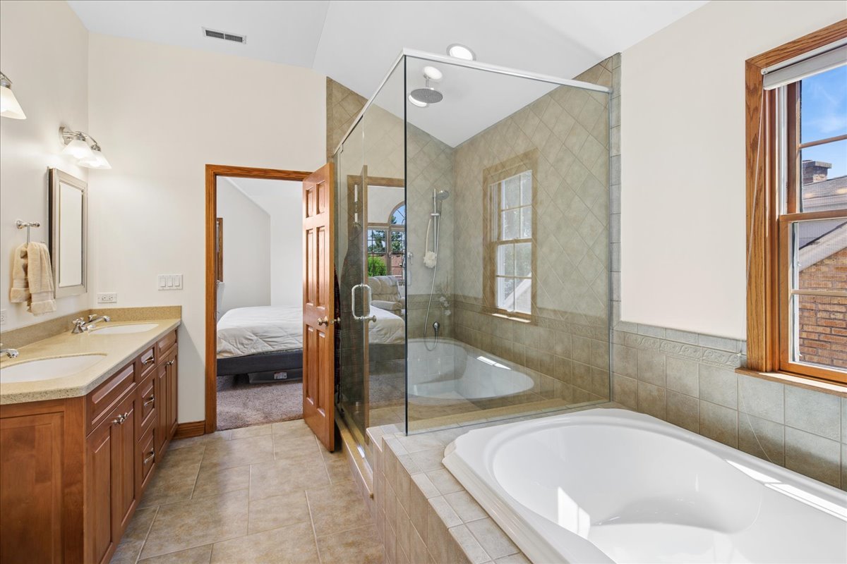 7620 W Rascher Avenue Property Photo 15