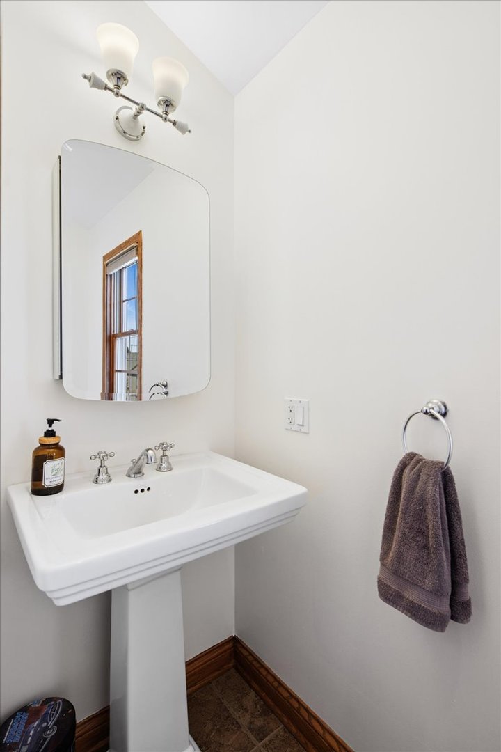 7620 W Rascher Avenue Property Photo 19