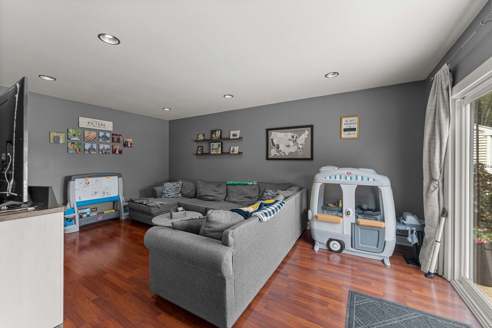 431 Newport Drive Property Photo 8