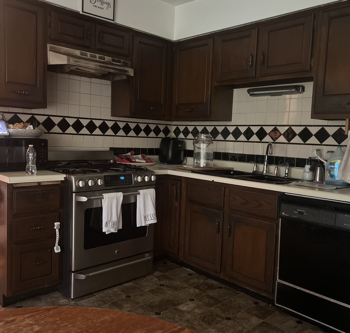17607 Stonebridge Drive Property Photo 8