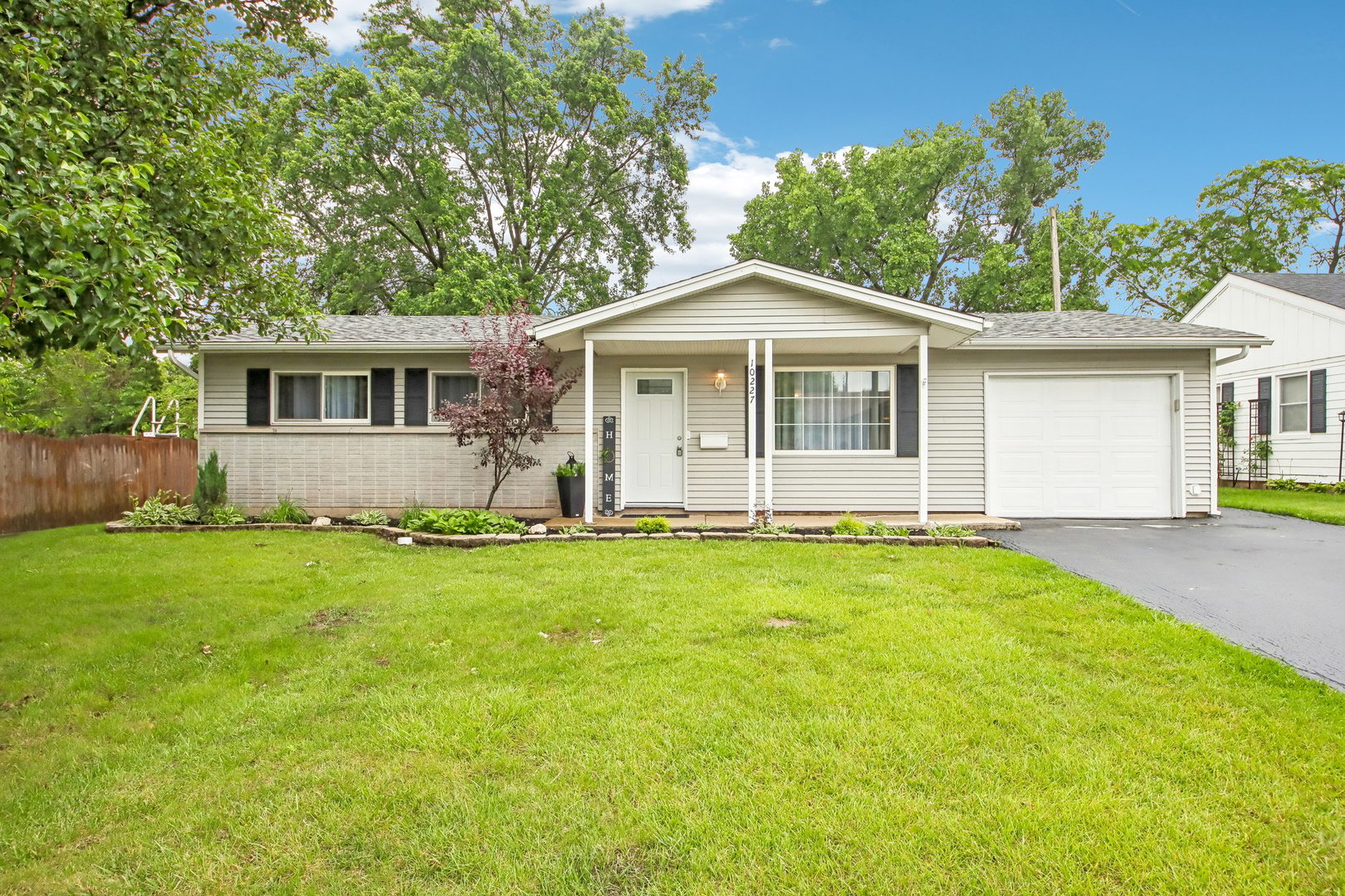10227 Hilltop Drive Property Photo 1