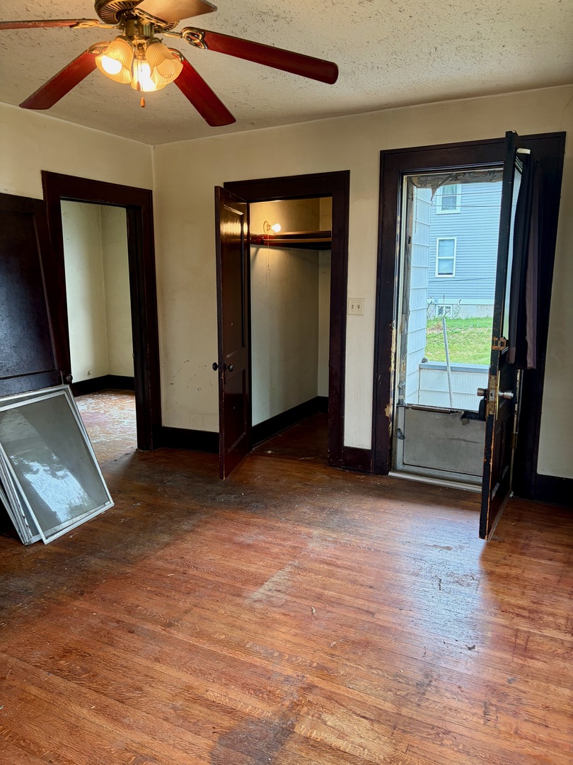 913 W 4th Street Property Photo 2
