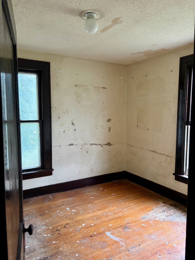 913 W 4th Street Property Photo 8