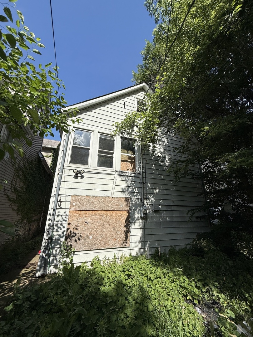 8417 S Escanaba Avenue Property Photo 3