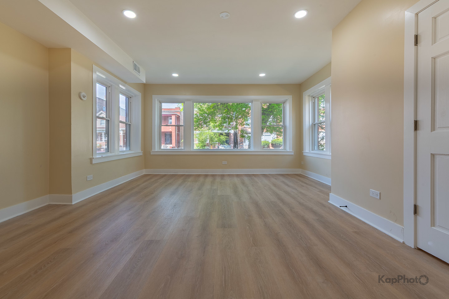 7727 S Carpenter Street Property Photo 4