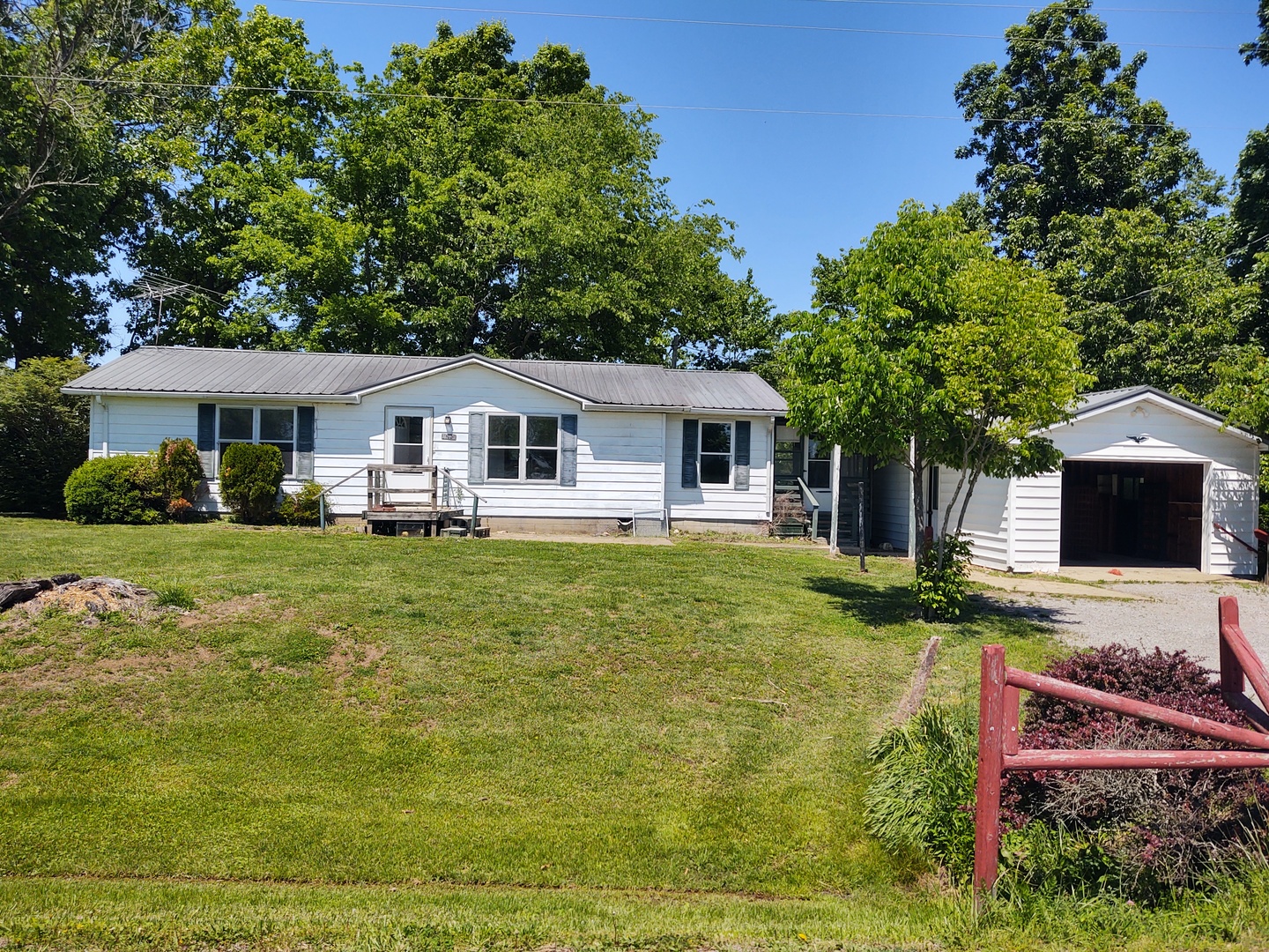 1045 Ozark Road Property Photo 1