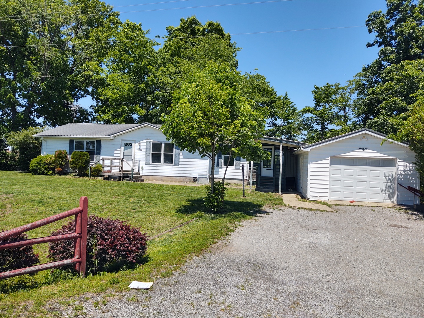 1045 Ozark Road Property Photo 2