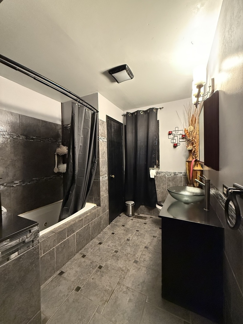 1221 Sunset Drive Property Photo 6