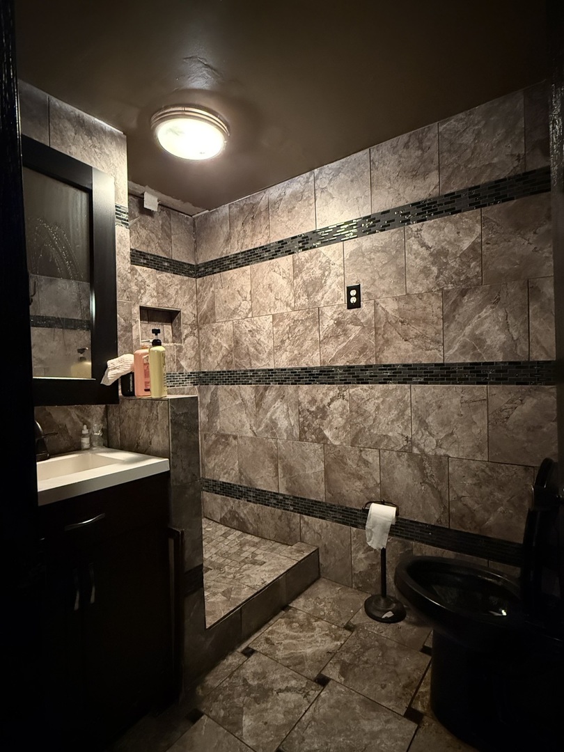 1221 Sunset Drive Property Photo 9