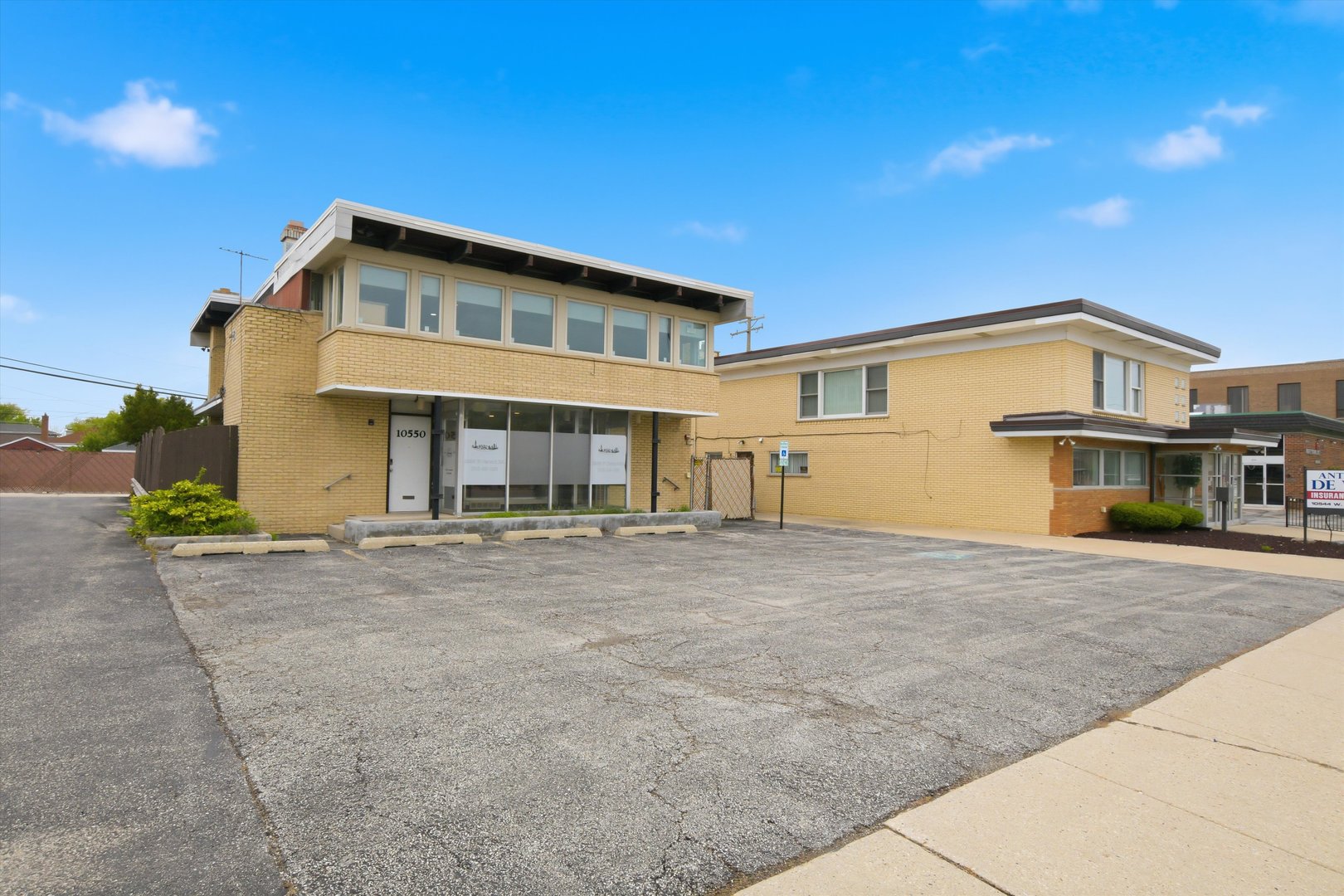 10550 W Cermak Road Property Photo 2