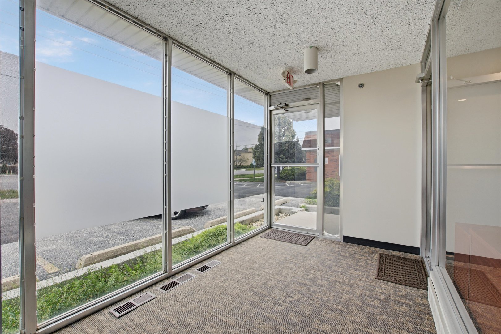 10550 W Cermak Road Property Photo 3