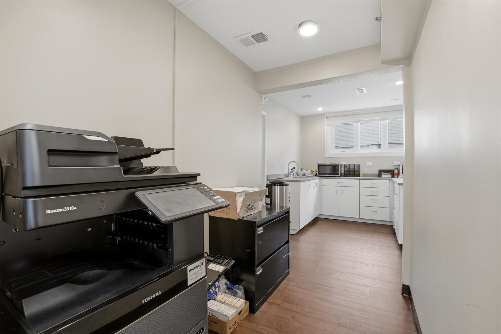 10550 W Cermak Road Property Photo 10