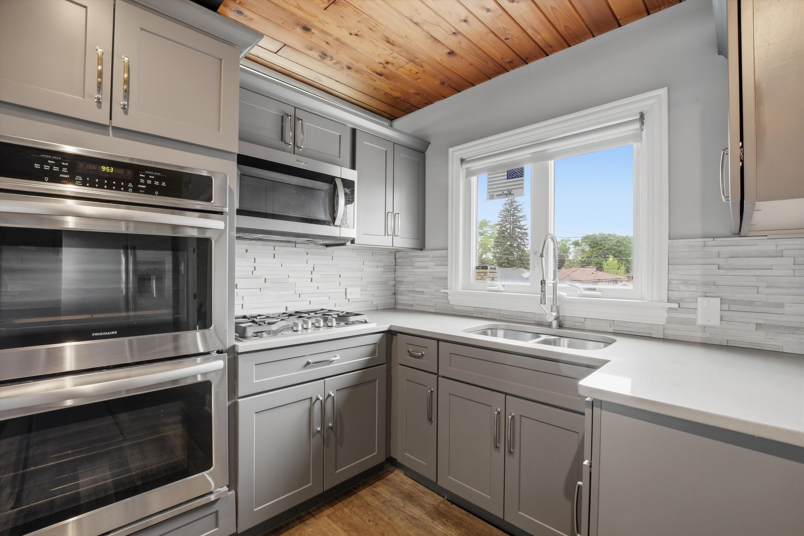 10550 W Cermak Road Property Photo 16