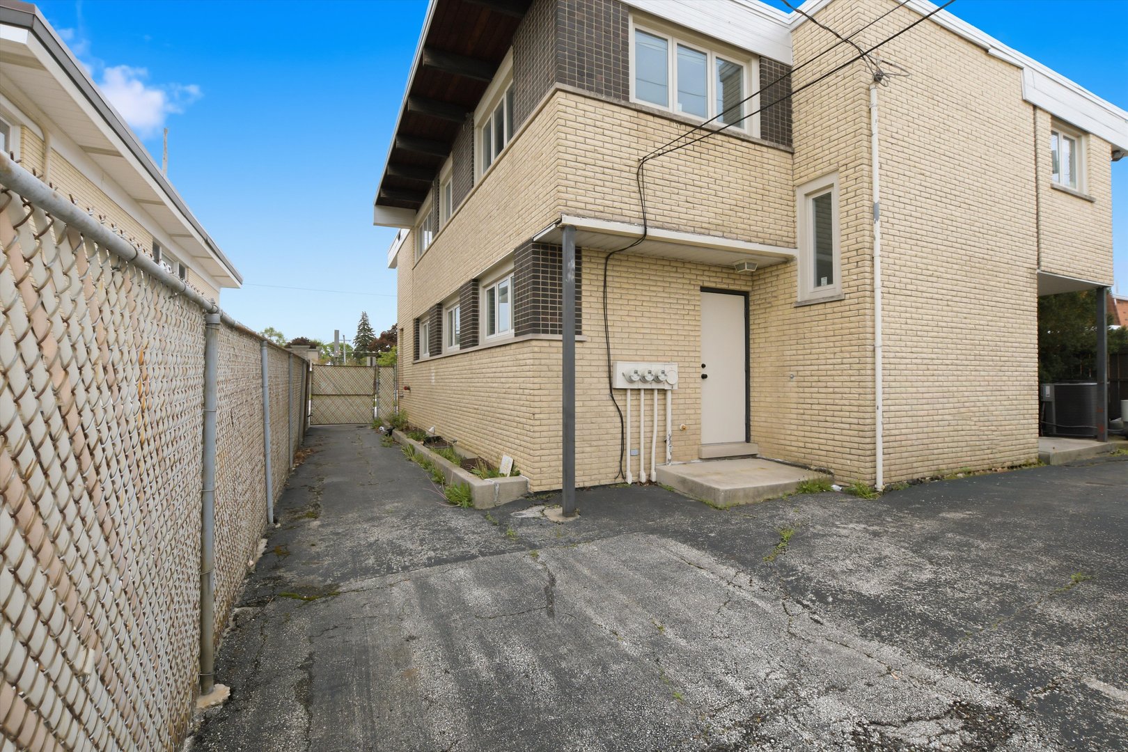 10550 W Cermak Road Property Photo 37