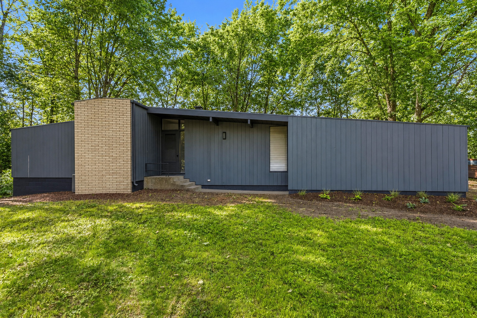 401 E George Huff Drive Property Photo 1