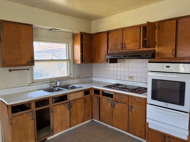 1244 Center Avenue Property Photo 4