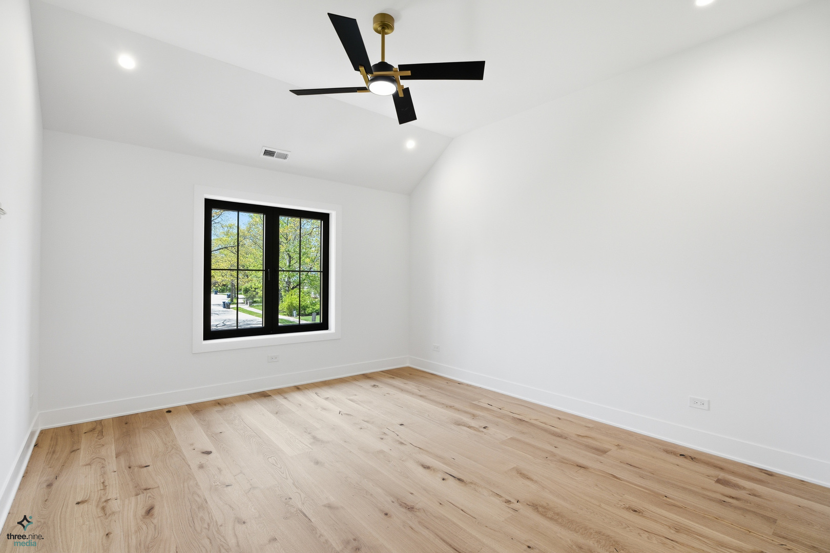 394 Forest Edge Drive Property Photo 33