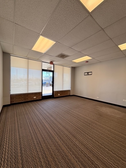 1832 S Arlington Heights Road Property Photo 4
