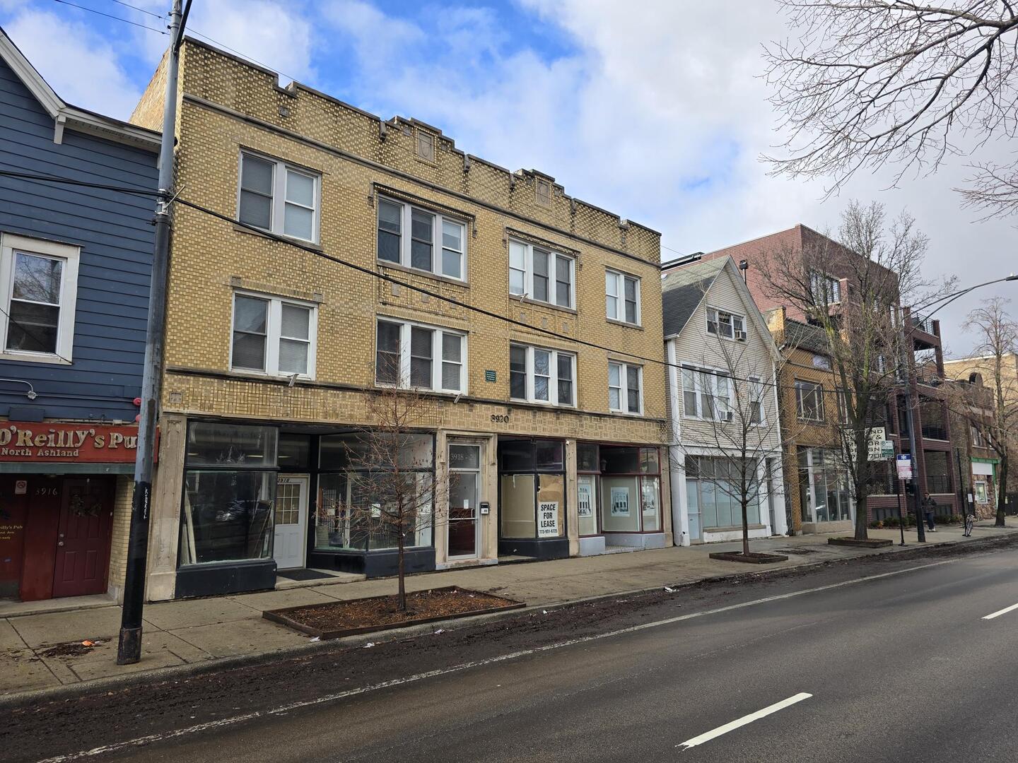 3918 N Ashland Avenue Property Photo 2