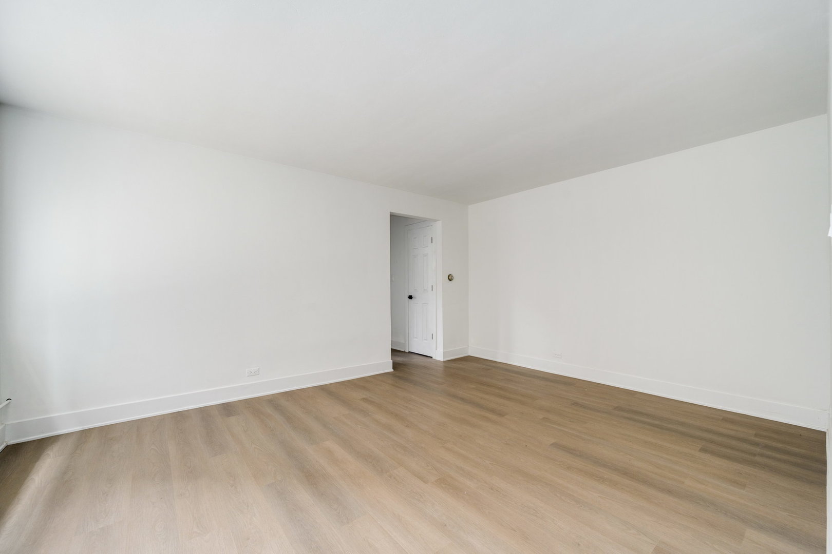 5516 W Higgins Avenue Gnw Property Photo 11