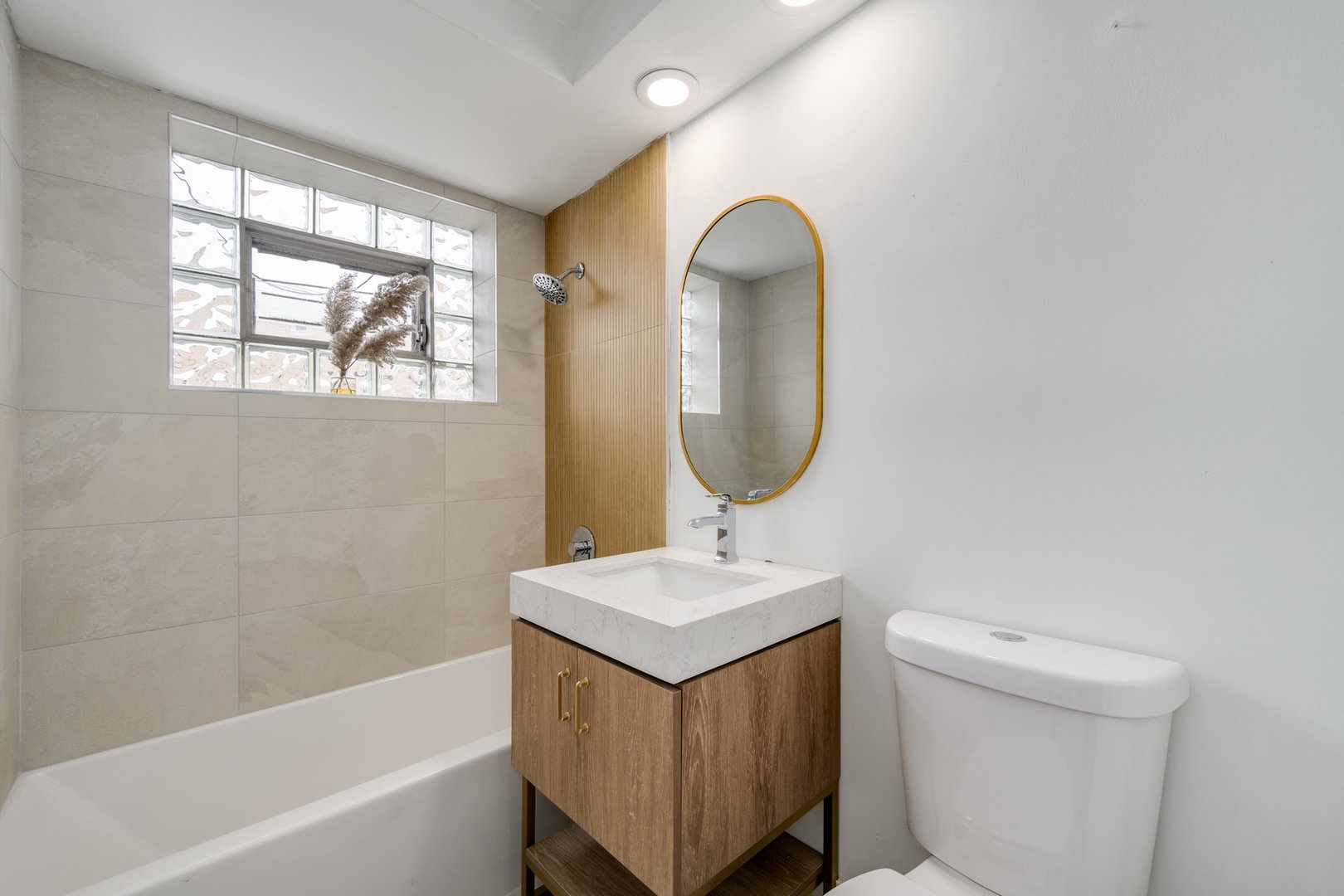 5516 W Higgins Avenue Gnw Property Photo 13