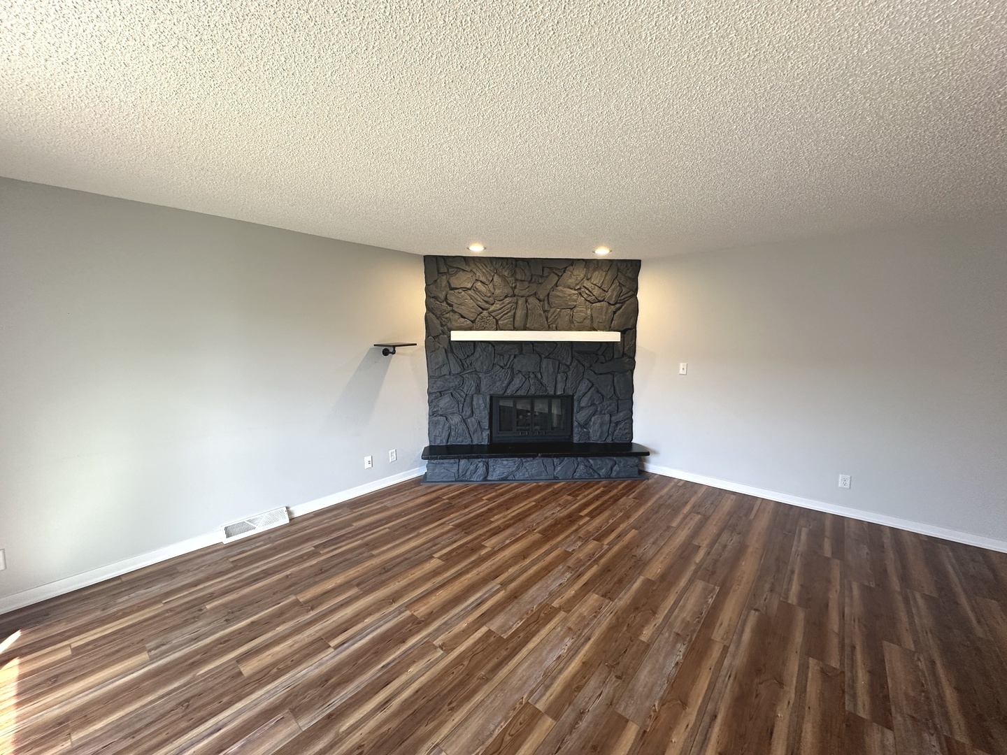 1511 Longwood Drive 1511 Property Photo 4
